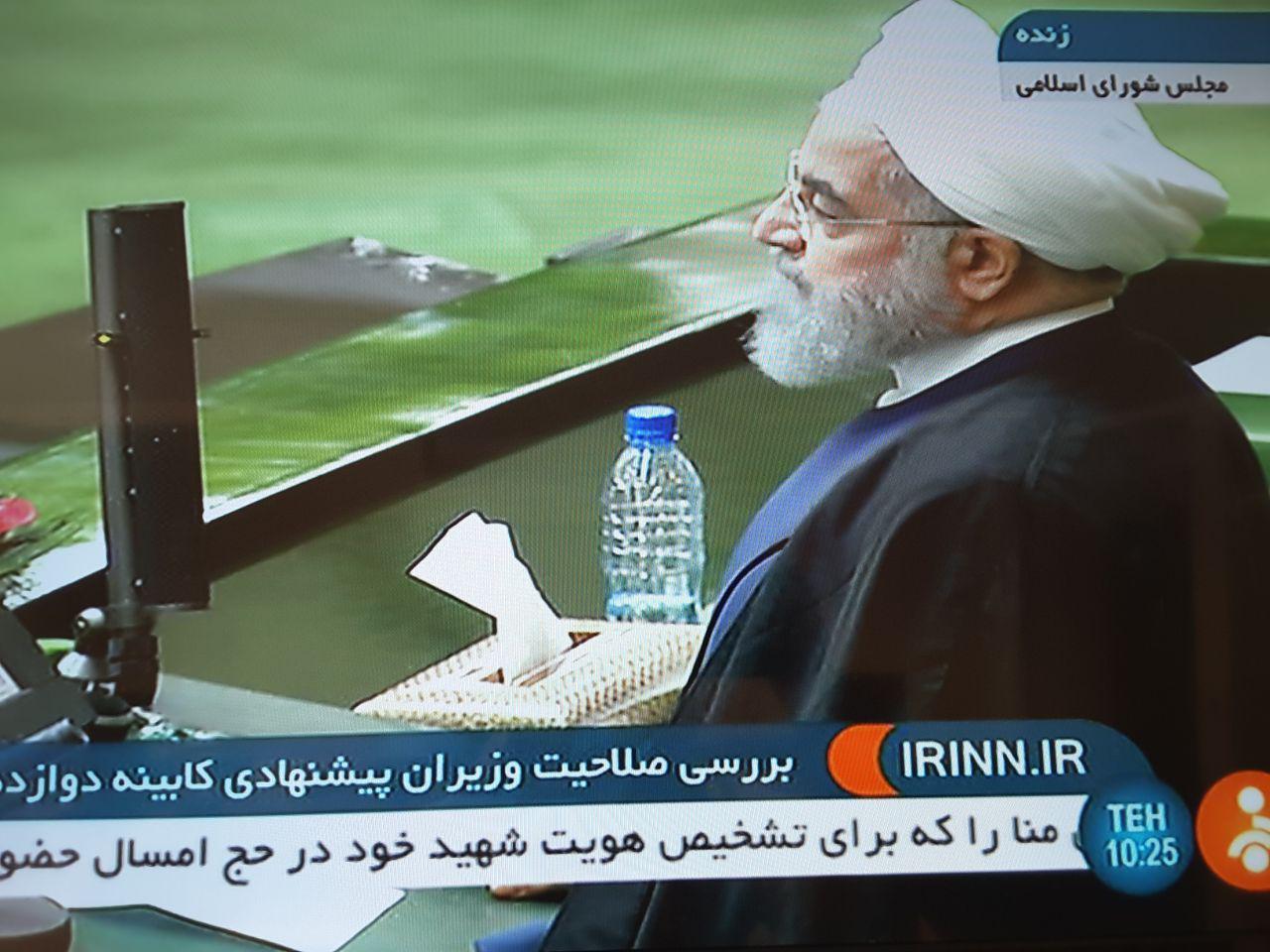 لحظه ورود روحانی به صحن علنی مجلس +فیلم