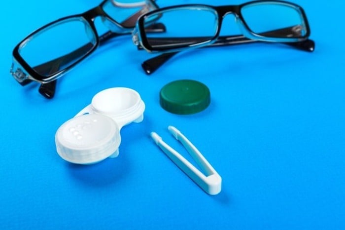 صدمات و عوارض استفاده از لنز در چشم