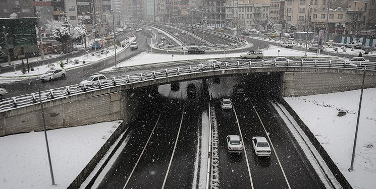 ترافیک نیمه سنگین به علت بارش برف و کولاک در محورهای شمالی