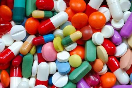 مواد اولیه دارو در سال آینده با ارز ۴۲۰۰تومان وارد می‌شود