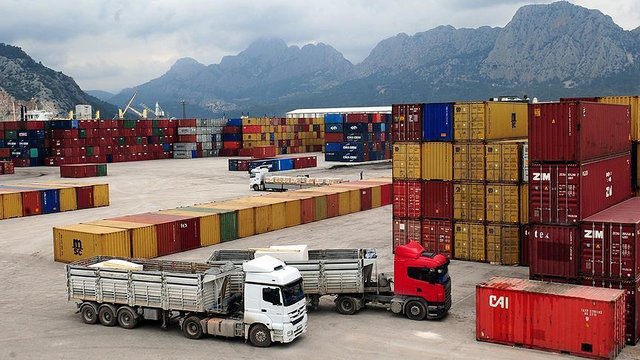 افزایش واردات با وجود گرانی دلار/ رشد ۱۸درصدی صادرات به چین