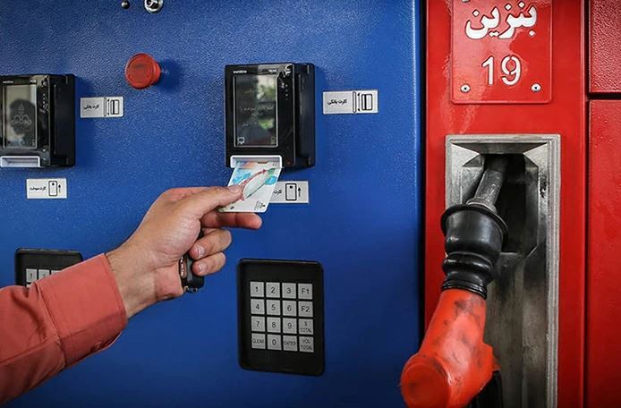 پیشنهاد اختصاص بنزین به افراد به جای خودرو / یارانه بنزین به فقرا هم می‌رسد؟
