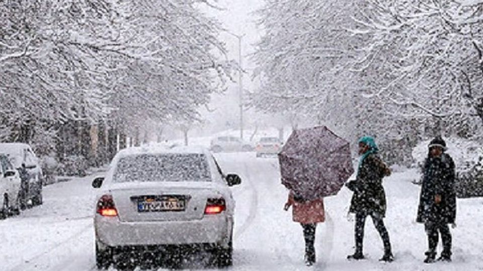 بارش برف و باران از فردا شب در تهران / دمای این نقطه از پایتخت منفی ۱۸ درجه شد
