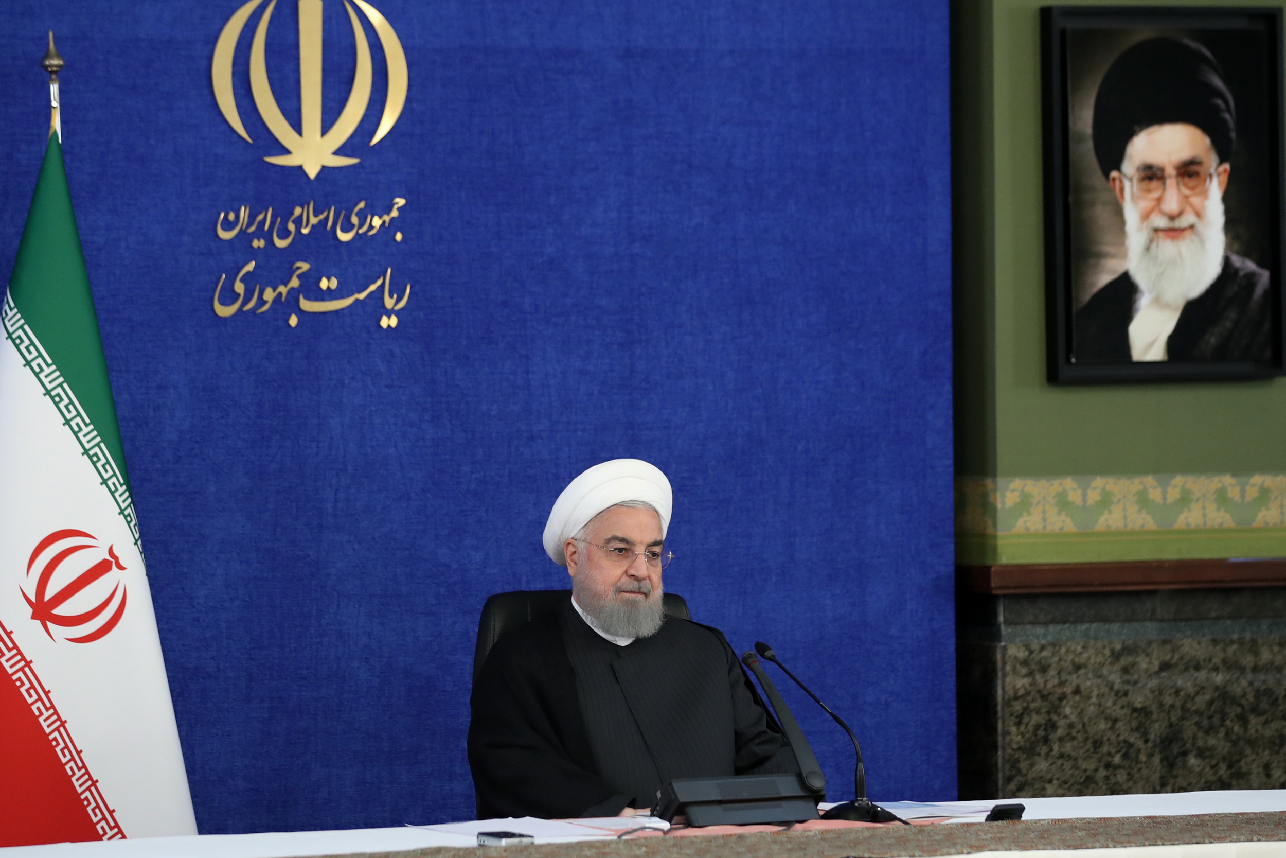 روحانی: ملت ما کمر خم نمی‌کند