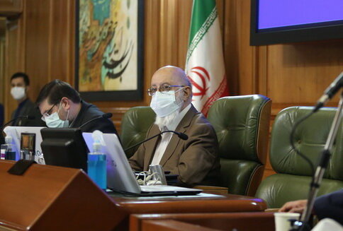 چمران: اجازه توهین به سرود و پرچم ایران را نمی دهیم