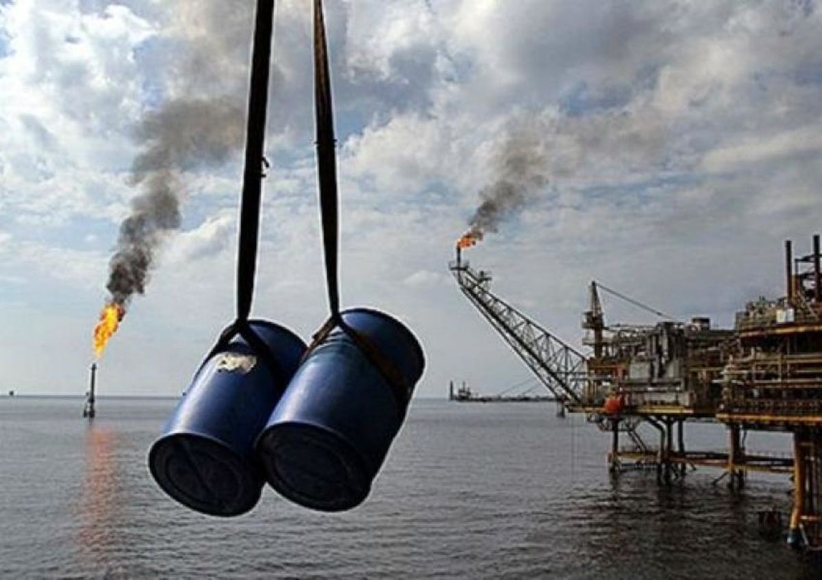  خرید نفت ایران رسانه ای نمی شود /کاهش خام‌فروشی، راه بی اثر کردن تحریم‌هاست 