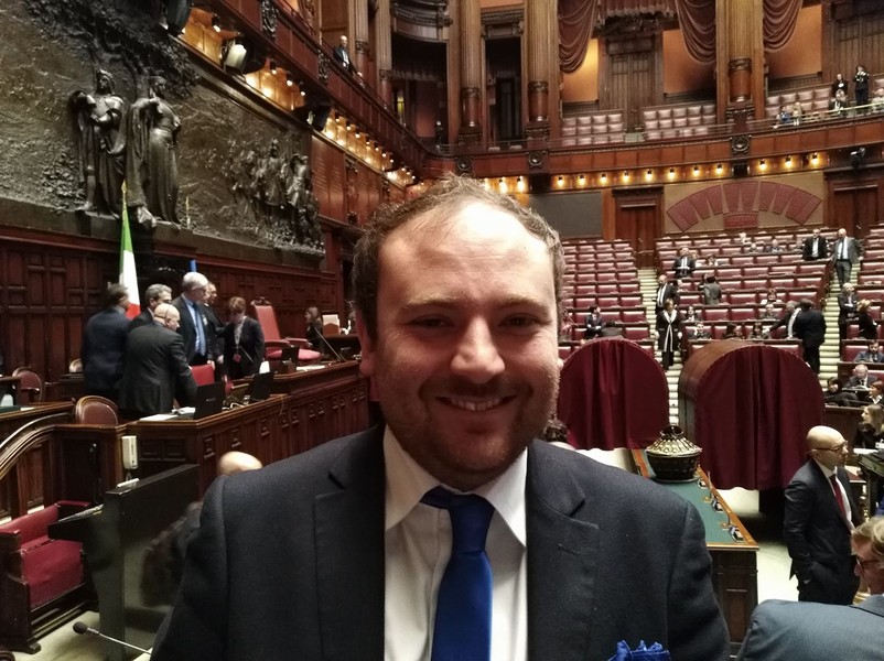 خواستگاری وسط جلسه پارلمان در ایتالیا!