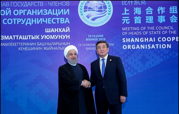  استقبال رییس‌جمهوری قرقیزستان از روحانی +فیلم