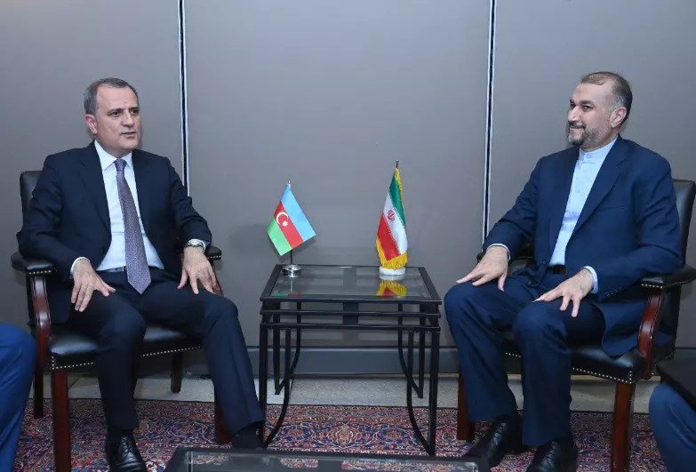 گفت و گوی امیرعبدللهیان با وزیر خارجه آذربایجان در مورد حادثه سفارت