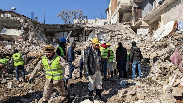 نجات معجزه آسای ۵ نفر پس از گذشت ۱۲۹ ساعت از زلزله ترکیه