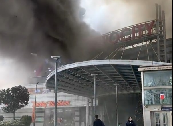 آتش سوزی مهیب در یک مرکز خرید در استانبول + فیلم