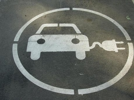 خودروهای الکتریکی ۵۰درصد از تقاضای تولید پالایشگاهی می کاهد