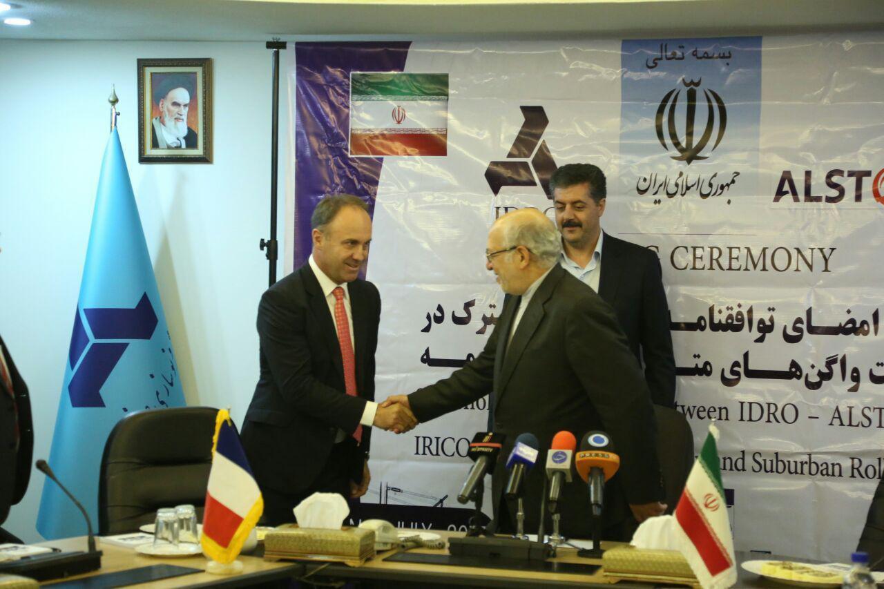 ایران و فرانسه توافقنامه همکاری ریلی امضا کردند