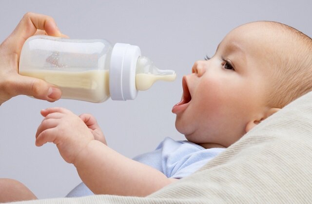 تاثیرات تغذیه با شیر مادر در نوزادان
