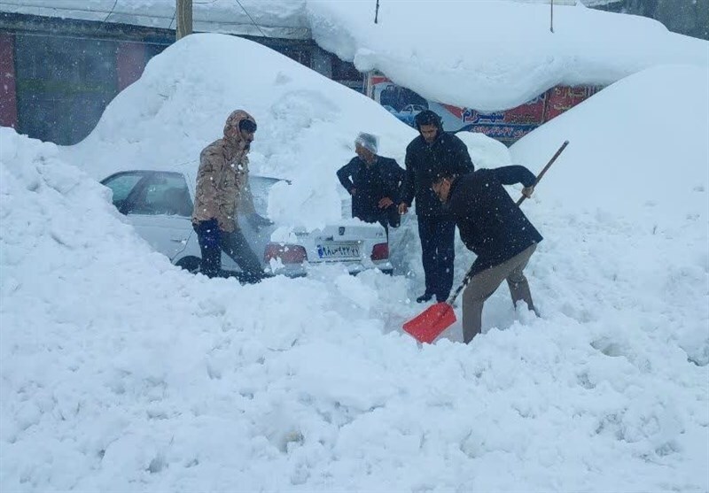 تصویری عجیب از شدت بارش برف در کوهرنگ! + عکس