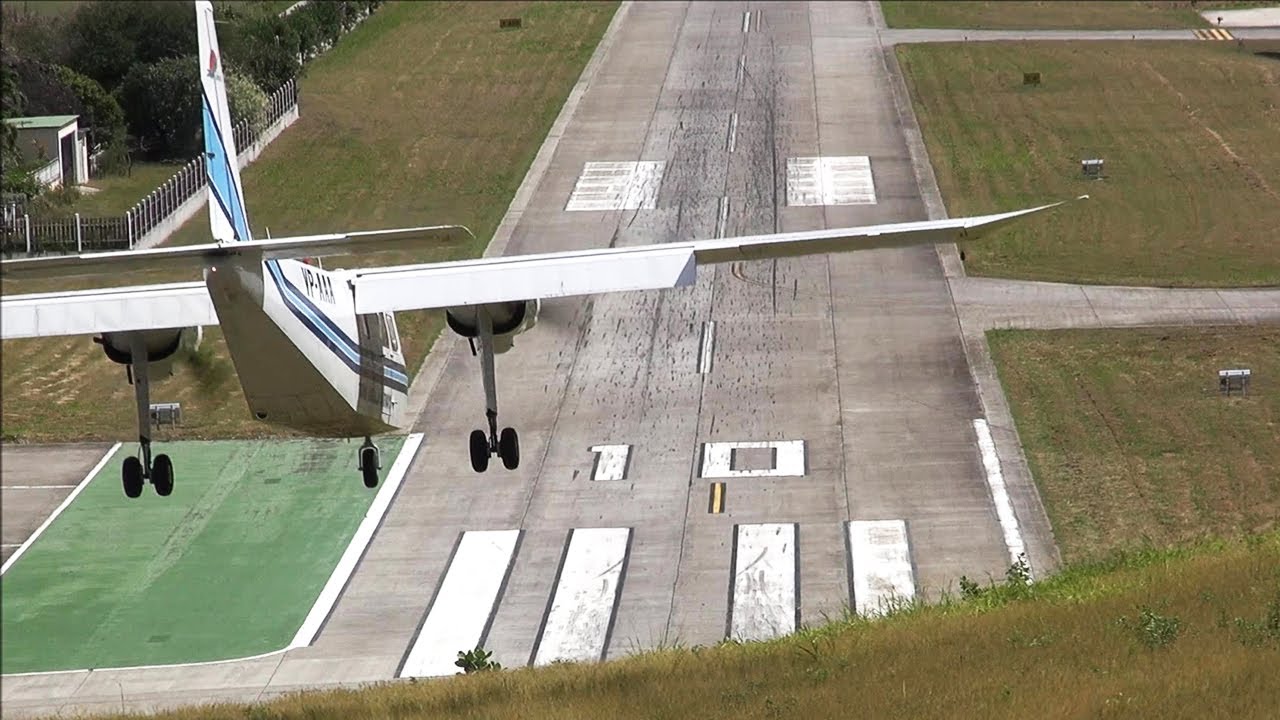 فرود خطرناک هواپیما در عجیب ترین باند جهان! + فیلم