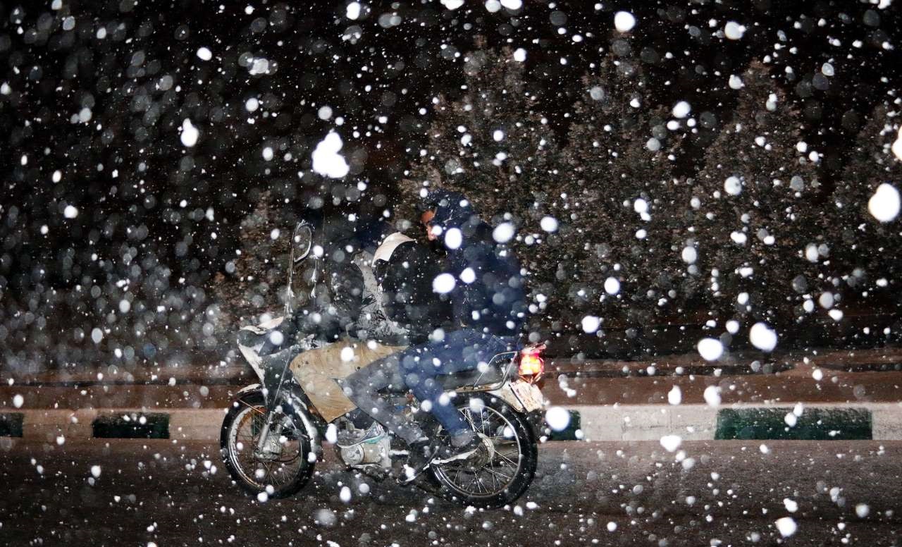 بارش برف در زنجان +عکس