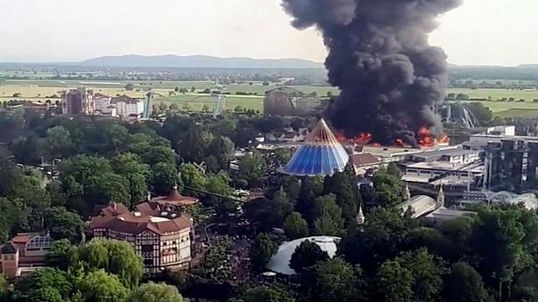 آتش‌سوزی در شهربازی «اروپا پارک» آلمان +ویدیو