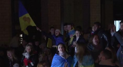 جشن و پایکوبی مردم اوکراین بابت آزادی خرسون + فیلم 