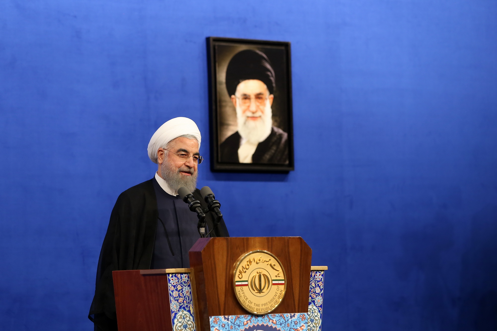 روحانی: امام راحل و مقام معظم رهبری به شنیدن صدای رسای مردم اهتمام داشته و دارند +فیلم