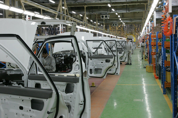 وزیر صنعت: تولید خودرو رو به افزایش است/ خودروسازها جلوی ۱۵میلیارد دلار واردات را گرفته‌اند