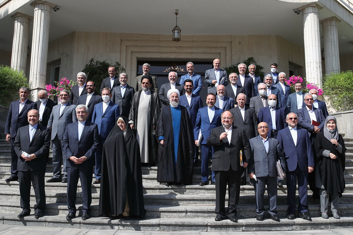 آخرین عکس روحانی و کابینه دولت دوازدهم در حیاط پاستور 