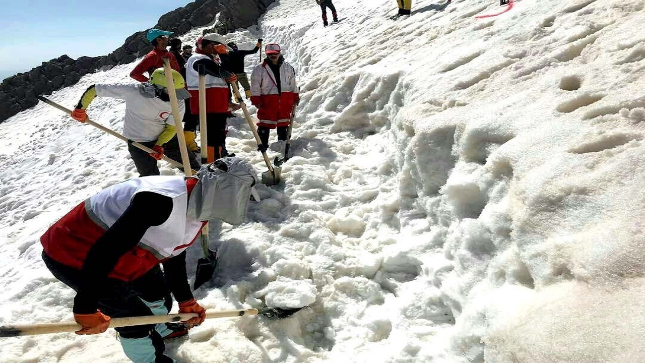 اجساد ۵ کوهنورد مفقود شده در اشترانکوه پیدا شد