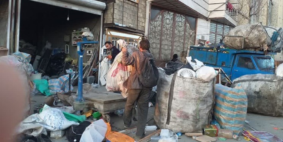 زباله‌گردی برای بقا در روز‌های سخت کرونایی