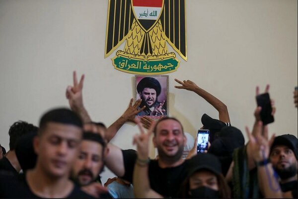 تفریح طرفداران صدر در استخر کاخ ریاست جمهوری عراق + فیلم 