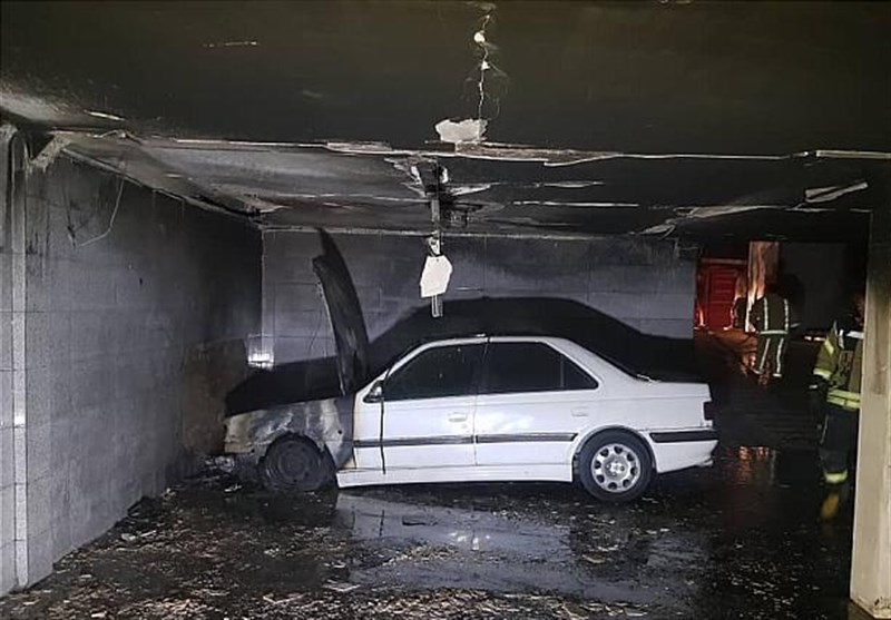  آتش‌سوزی خودرو ۱۵ نفر را گرفتار کرد +تصاویر 