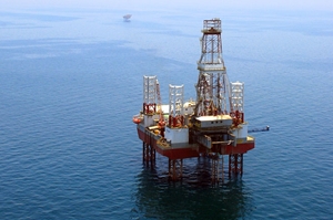 قیمت نفت به رکورد قیمتی سال گذشته نزدیک شد