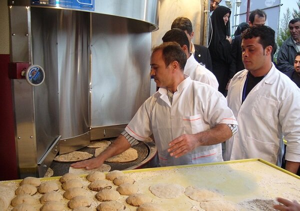 نانوایی ها پروتکل های ضد کرونایی را رعایت نمی کنند