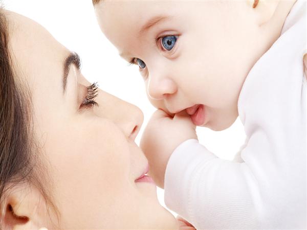 ۱۰دانستنی مهم از رابطه مادر و نوزاد در زمانه کرونا