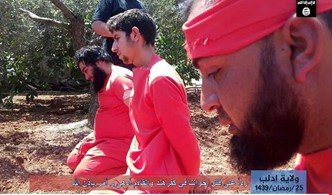داعش 3 نفر از اعضای النصره را سر برید +عکس
