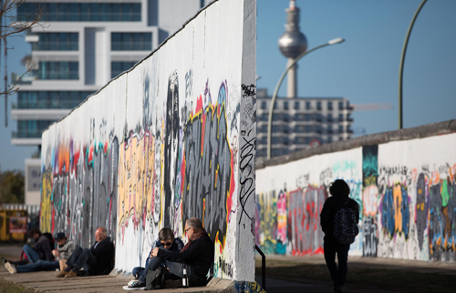 دیوار برلین همچنان پابرجاست