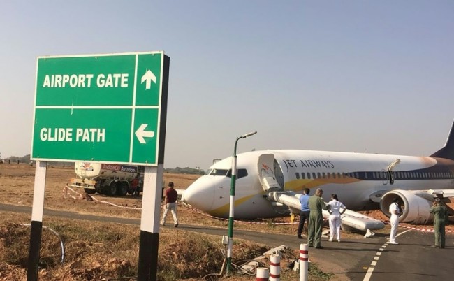 سُر خوردن هواپیمای مسافربری هند در باند ۱۵ مجروح بجا گذاشت