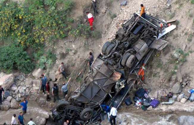 مرگ ۲۱ نفر در پی سقوط اتوبوس به دره!