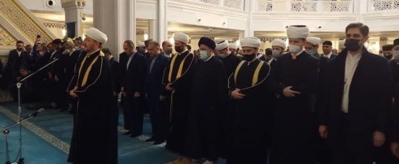 برگزاری نماز جماعت در مسجد جامع مسکو با حضور رییس جمهور + عکس