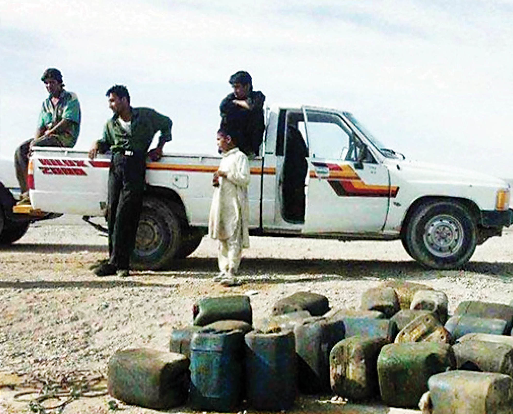 دپوی گازوئیل‌ در خانه روستاییان سراوان