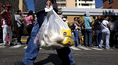 نفت ونزوئلایی در مقابل غذا