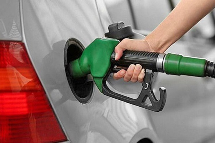 مصوبه کمیسیون تلفیق برای تخصیص سهمیه بنزین به خانوار‌های فاقد خودرو / ماهانه ۱۵ لیتر بنزین سهمیه‌ای به هر عضو خانواده