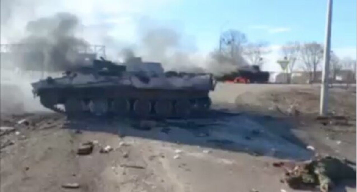 ستون تانک‌ های منهدم شده اوکراینی در نزدیکی کریمه + فیلم
