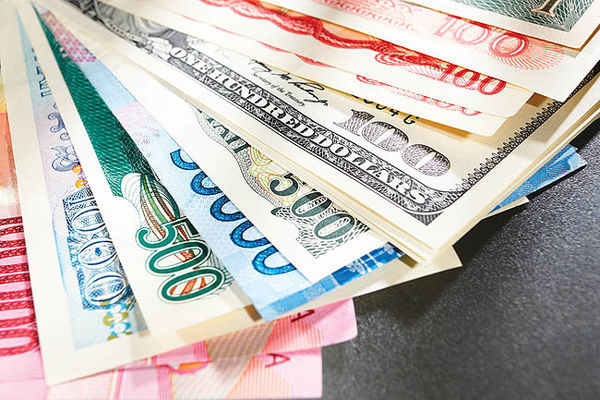  اختیارات بانک مرکزی برای تنظیم نرخ ارز تا پایان ۱۴۰۰ تمدید شد