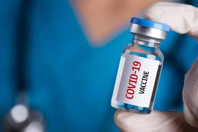 علت احتمالی لختگی خون در برخی از دریافت‌ کنندگان واکسن کرونا 