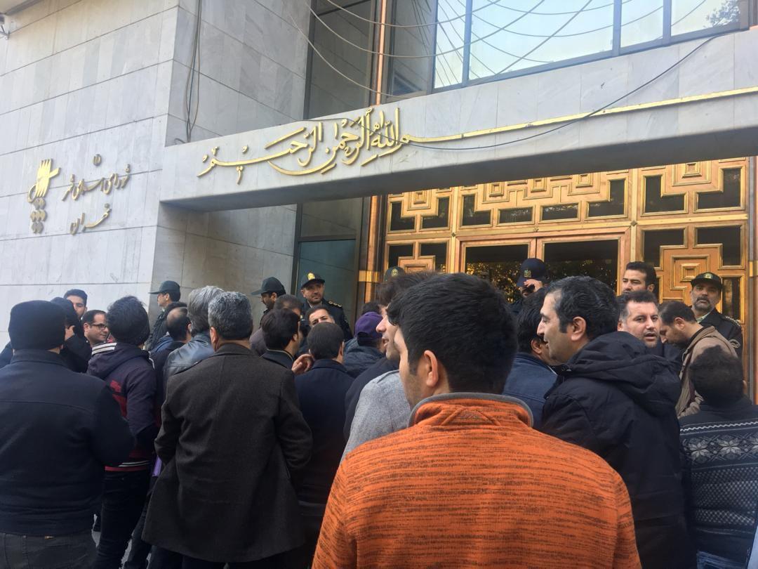 تجمع اعتراضی پیمانکاران شهرداری تهران +عکس