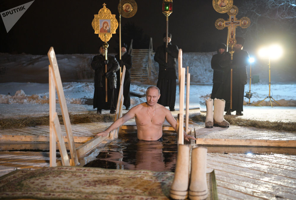 پوتین در مراسم غسل تعمید +تصاویر