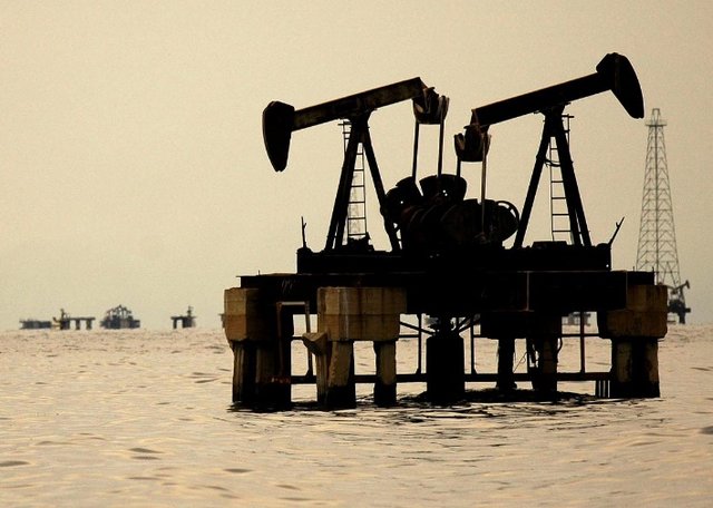 تلاش‌های آمریکا برای حذف نفت ایران از بازار