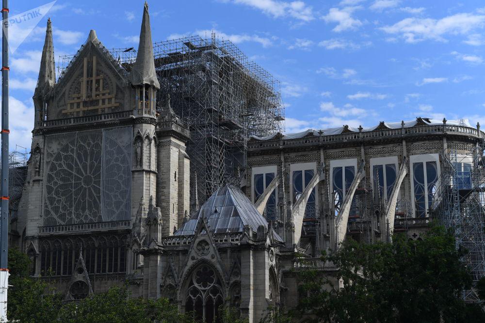 رقابت داغ معماران در اینستاگرام برای بازسازی کلیسای سوخته نتردام +فیلم
