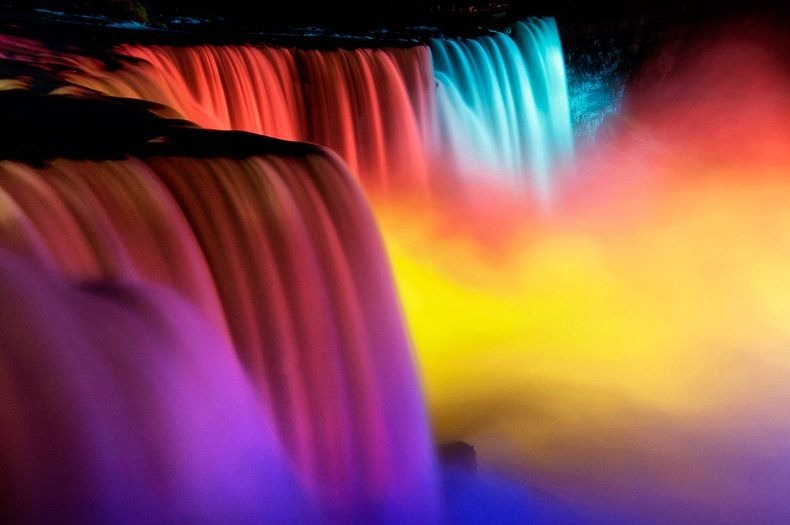 آبشار رنگارنگ + فیلم