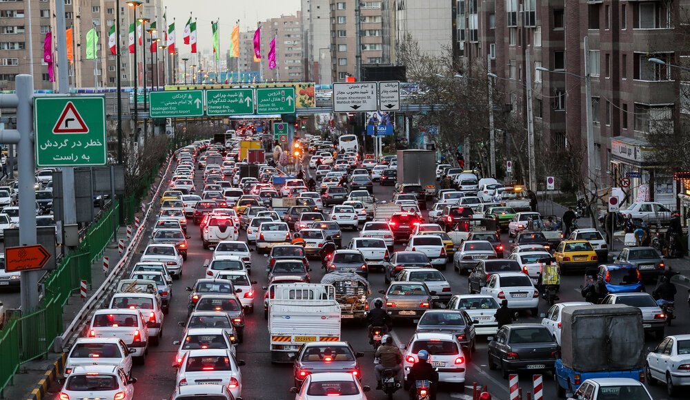 تهرانی‌ها سالانه 300ساعت در ترافیک‌ می‌مانند